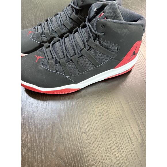 Nike Jordan Max Aura Black Gym Red White Men’s Size 14 – New Without Box - Picture 12 of 13